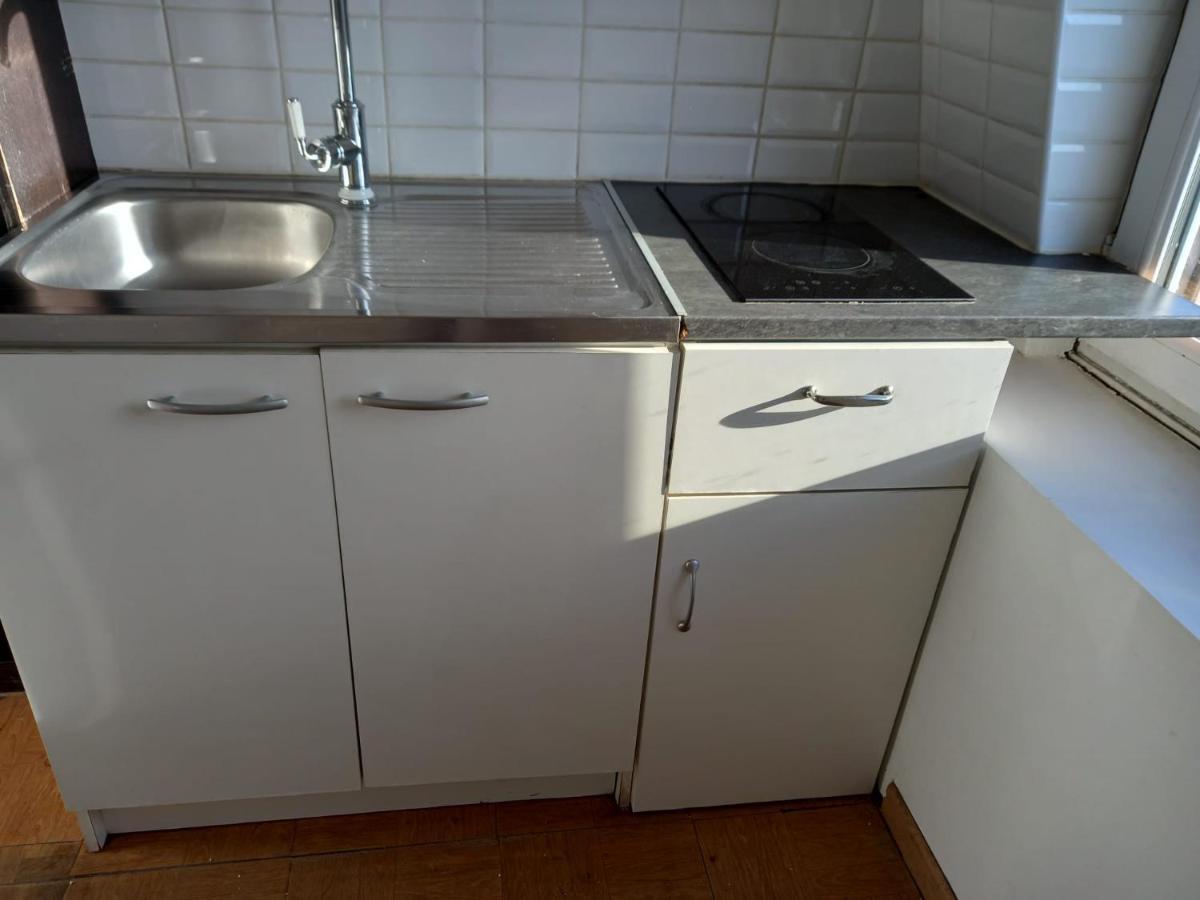 3 Hebergements - Au 1Er Etage 1 Appartement 2 Pieces Et Au 2Eme Etage Un Logement De 2 Chambres Louees Separement Avec Coin Cuisine Et Toilettes A Partager- Dans Pavillon Au Pied Du Rer B A 5 Minutes De Paris Et 30 Mn Stade De France Кашан Екстериор снимка