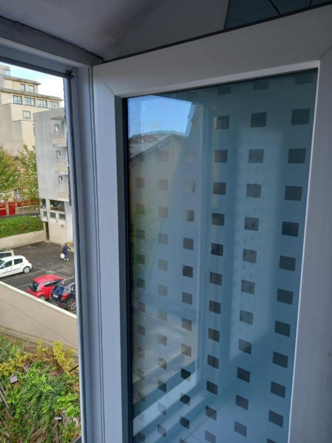 3 Hebergements - Au 1Er Etage 1 Appartement 2 Pieces Et Au 2Eme Etage Un Logement De 2 Chambres Louees Separement Avec Coin Cuisine Et Toilettes A Partager- Dans Pavillon Au Pied Du Rer B A 5 Minutes De Paris Et 30 Mn Stade De France Кашан Екстериор снимка