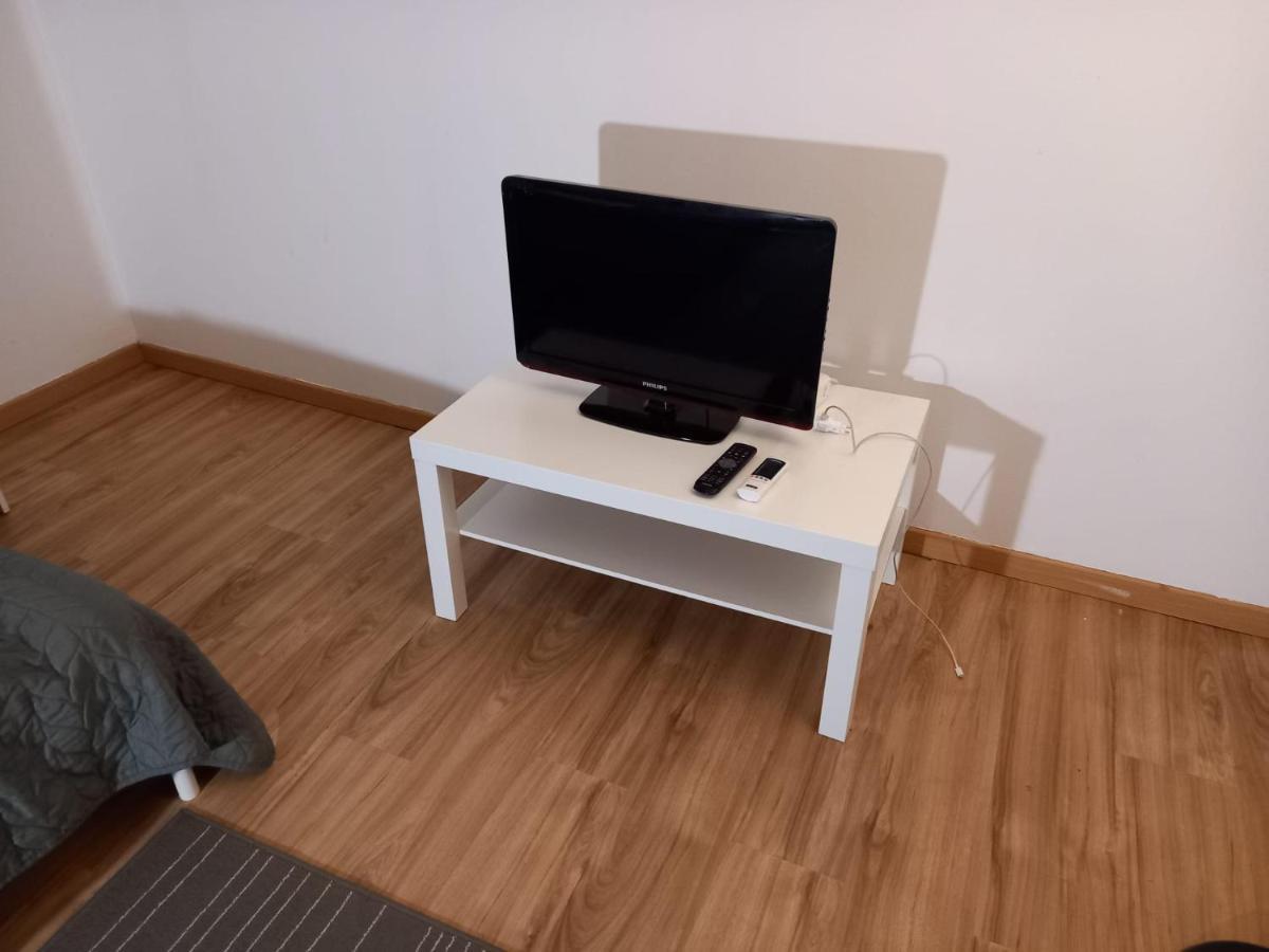 3 Hebergements - Au 1Er Etage 1 Appartement 2 Pieces Et Au 2Eme Etage Un Logement De 2 Chambres Louees Separement Avec Coin Cuisine Et Toilettes A Partager- Dans Pavillon Au Pied Du Rer B A 5 Minutes De Paris Et 30 Mn Stade De France Кашан Екстериор снимка