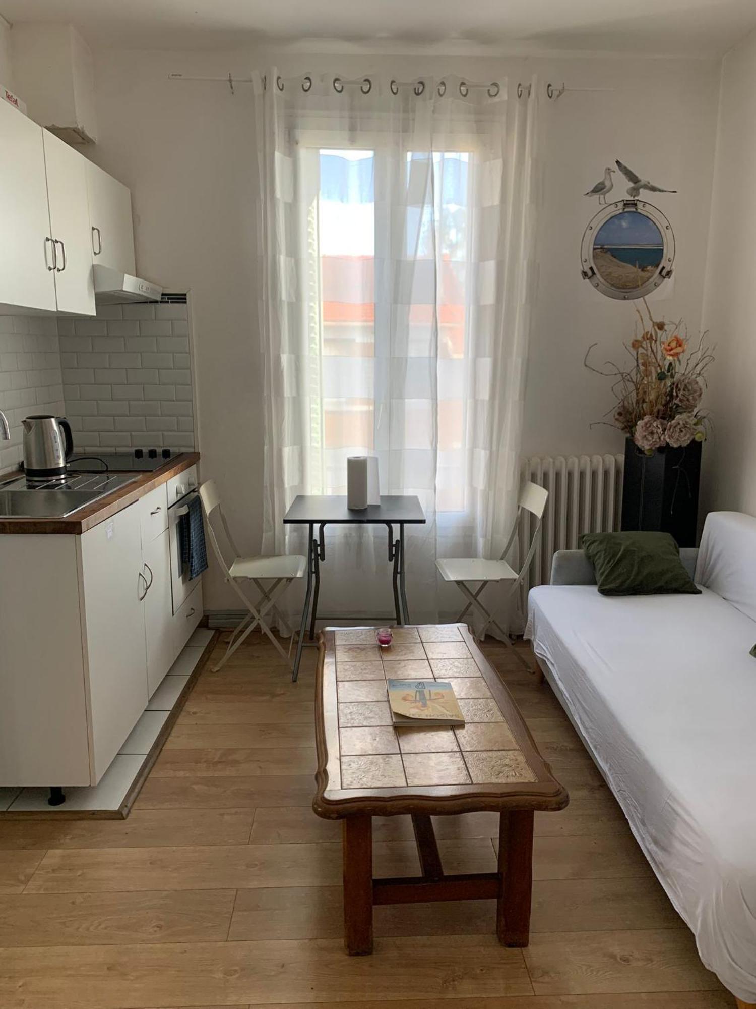 3 Hebergements - Au 1Er Etage 1 Appartement 2 Pieces Et Au 2Eme Etage Un Logement De 2 Chambres Louees Separement Avec Coin Cuisine Et Toilettes A Partager- Dans Pavillon Au Pied Du Rer B A 5 Minutes De Paris Et 30 Mn Stade De France Кашан Екстериор снимка