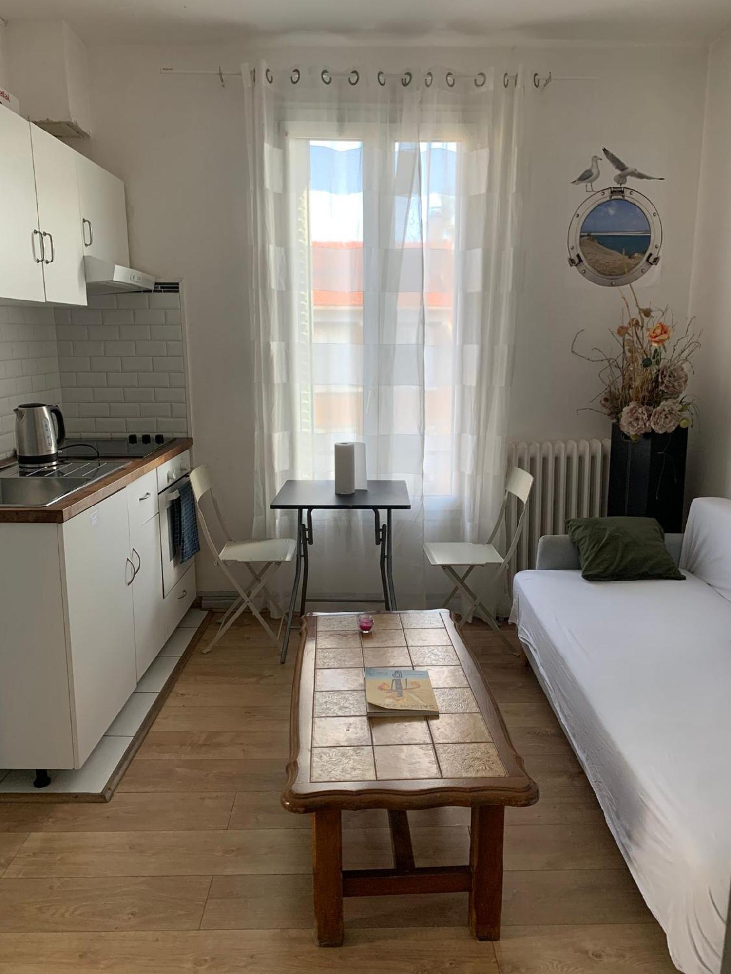 3 Hebergements - Au 1Er Etage 1 Appartement 2 Pieces Et Au 2Eme Etage Un Logement De 2 Chambres Louees Separement Avec Coin Cuisine Et Toilettes A Partager- Dans Pavillon Au Pied Du Rer B A 5 Minutes De Paris Et 30 Mn Stade De France Кашан Екстериор снимка